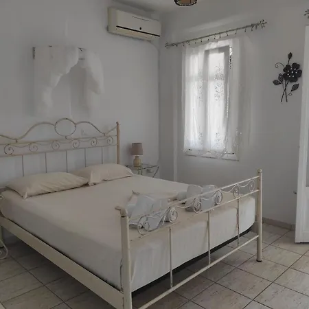 Le Grand Bleu Guest house Katapola