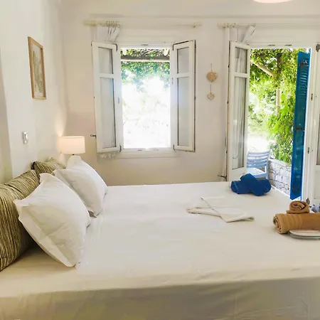 Le Grand Bleu Guest house Katapola