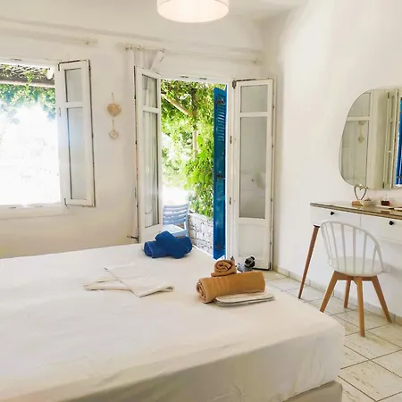 Le Grand Bleu Guest house Katapola